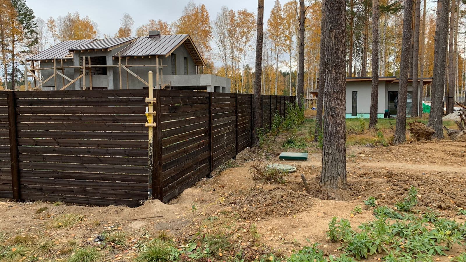 Забор-ранчо из каменного дерева