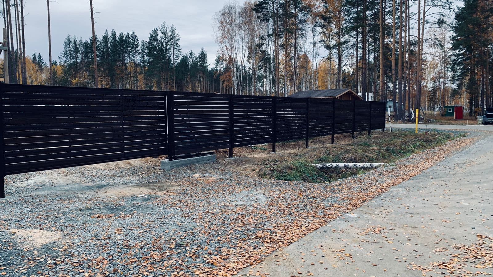 Забор ранчо из каменного дерева